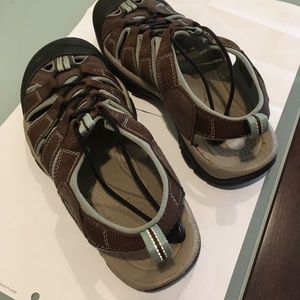 Keen womens water sandals, 9.5